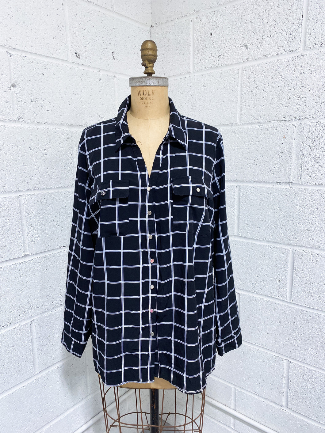 Black and White Button Up Blouse (3X)