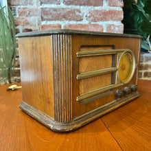 Load image into Gallery viewer, 1946 Sears Silvertone 6050 Vintage Radio - As Found
