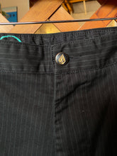 Load image into Gallery viewer, Volcom Black Shorts (38)
