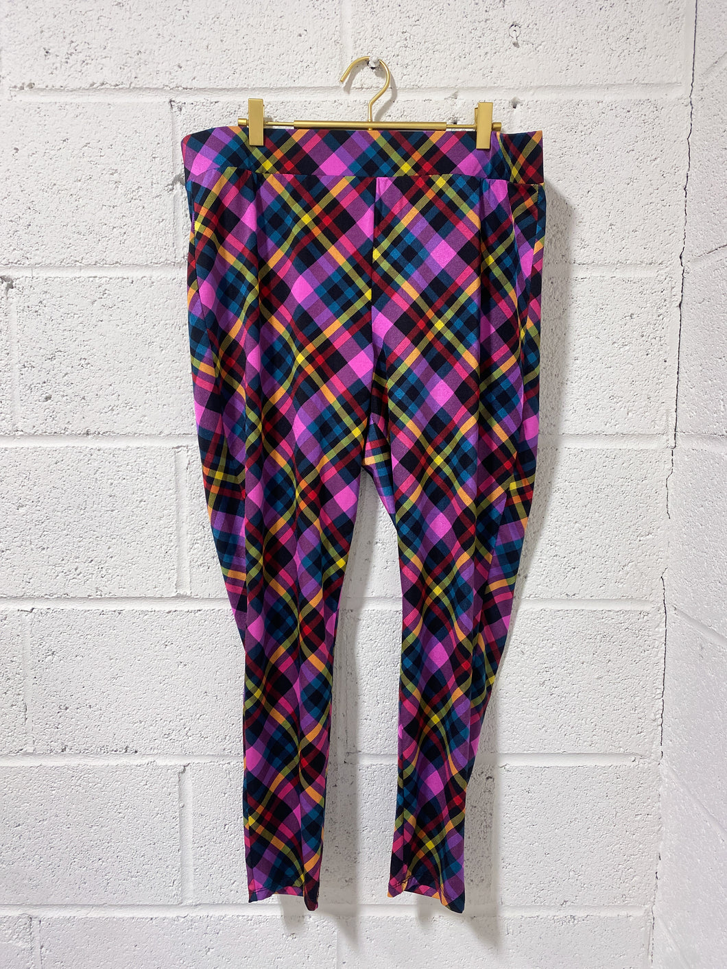 Torrid x Betsey Johnson Colorful Plaid Pants (3)