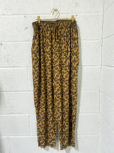 Load image into Gallery viewer, Gold and Black Floral Comfy Pants (22W)
