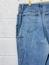 Load image into Gallery viewer, Vintage Light Denim Pants with Tapered Legs
