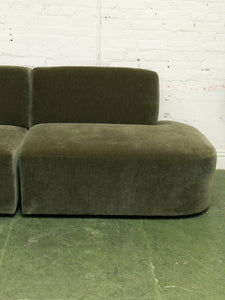 Bonnie 3 Piece Sectional in Moss