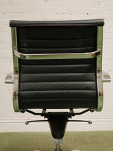 Load image into Gallery viewer, Aluminum group style office Chair
