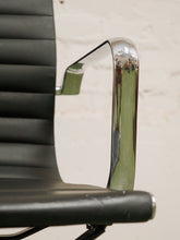 Load image into Gallery viewer, Aluminum group style office Chair
