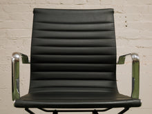 Load image into Gallery viewer, Aluminum group style office Chair
