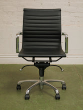 Load image into Gallery viewer, Aluminum group style office Chair
