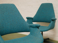 Load image into Gallery viewer, Arthur Umanoff Original Swivel Chair
