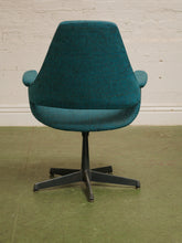 Load image into Gallery viewer, Arthur Umanoff Original Swivel Chair
