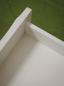 Wavy pair of Nightstands in white