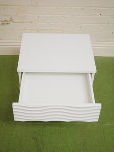 Wavy pair of Nightstands in white
