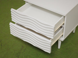 Wavy pair of Nightstands in white