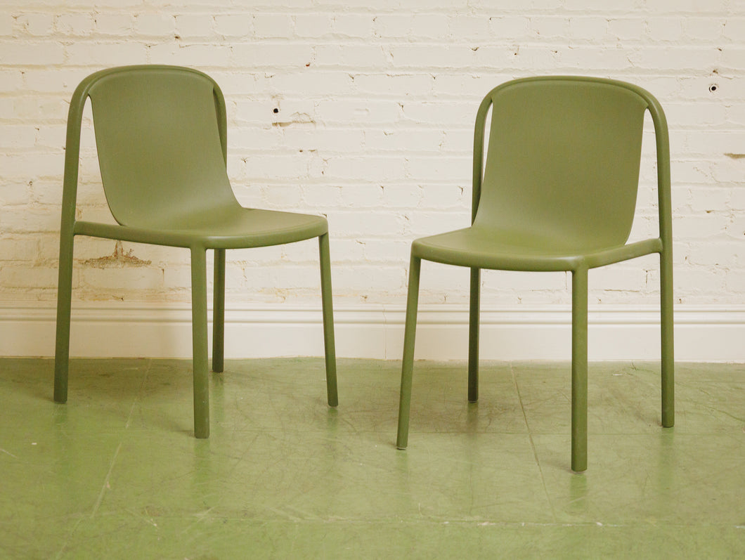 Blue Dot Green Chair