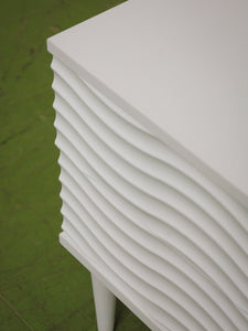 Wavy pair of Nightstands in white