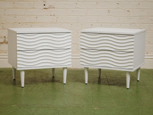 Wavy pair of Nightstands in white