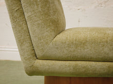 Load image into Gallery viewer, Space age Green Swivel Chair
