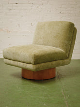 Load image into Gallery viewer, Space age Green Swivel Chair
