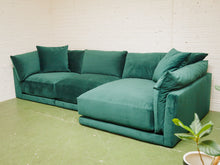 Load image into Gallery viewer, Hansel 3 Piece in Royale Evergreen
