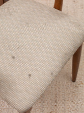 Load image into Gallery viewer, Set a four American walnut chairs
