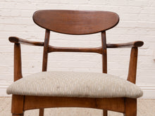 Load image into Gallery viewer, Set a four American walnut chairs
