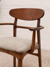 Load image into Gallery viewer, Set a four American walnut chairs
