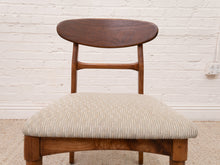 Load image into Gallery viewer, Set a four American walnut chairs
