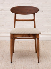 Load image into Gallery viewer, Set a four American walnut chairs
