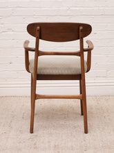 Load image into Gallery viewer, Set a four American walnut chairs
