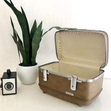 Load image into Gallery viewer, 1960s American Tourister Train Case
