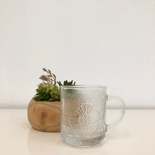 Load image into Gallery viewer, Embossed Glass Flower Power Cup
