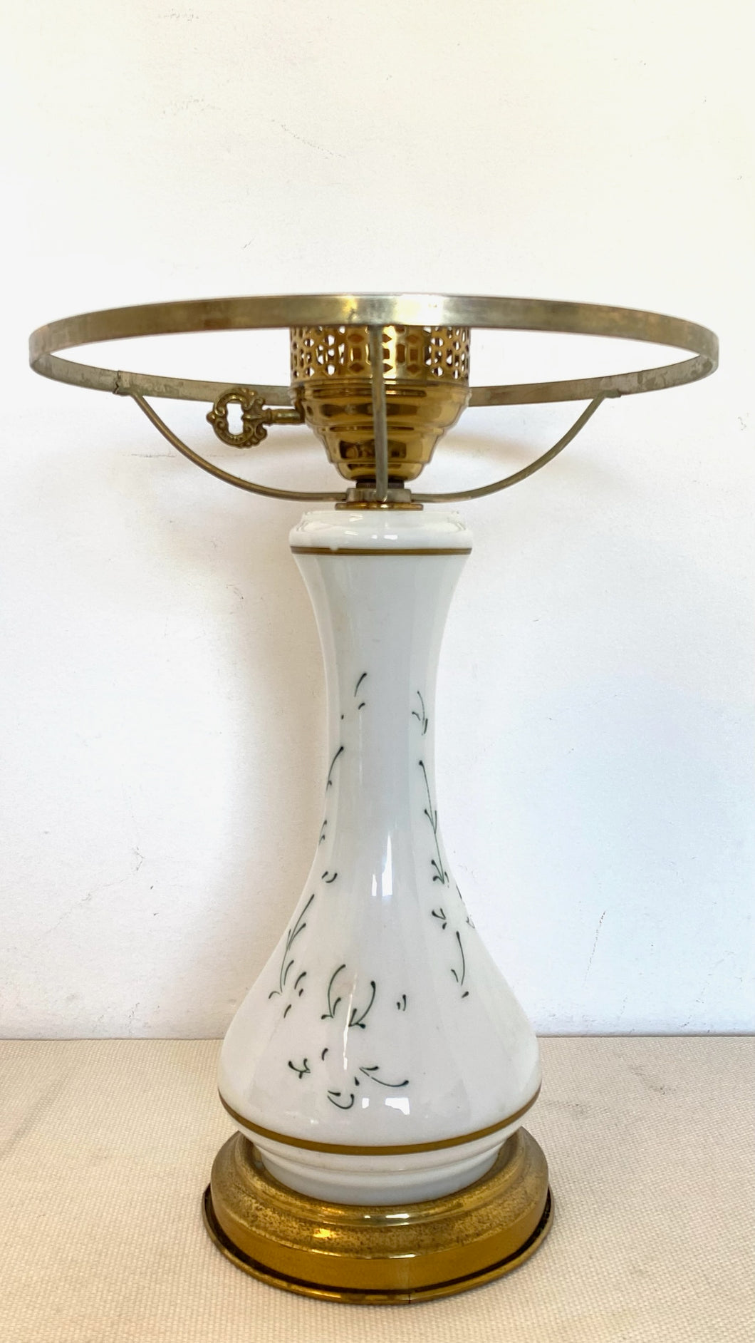 Single vintage white / brass lamp