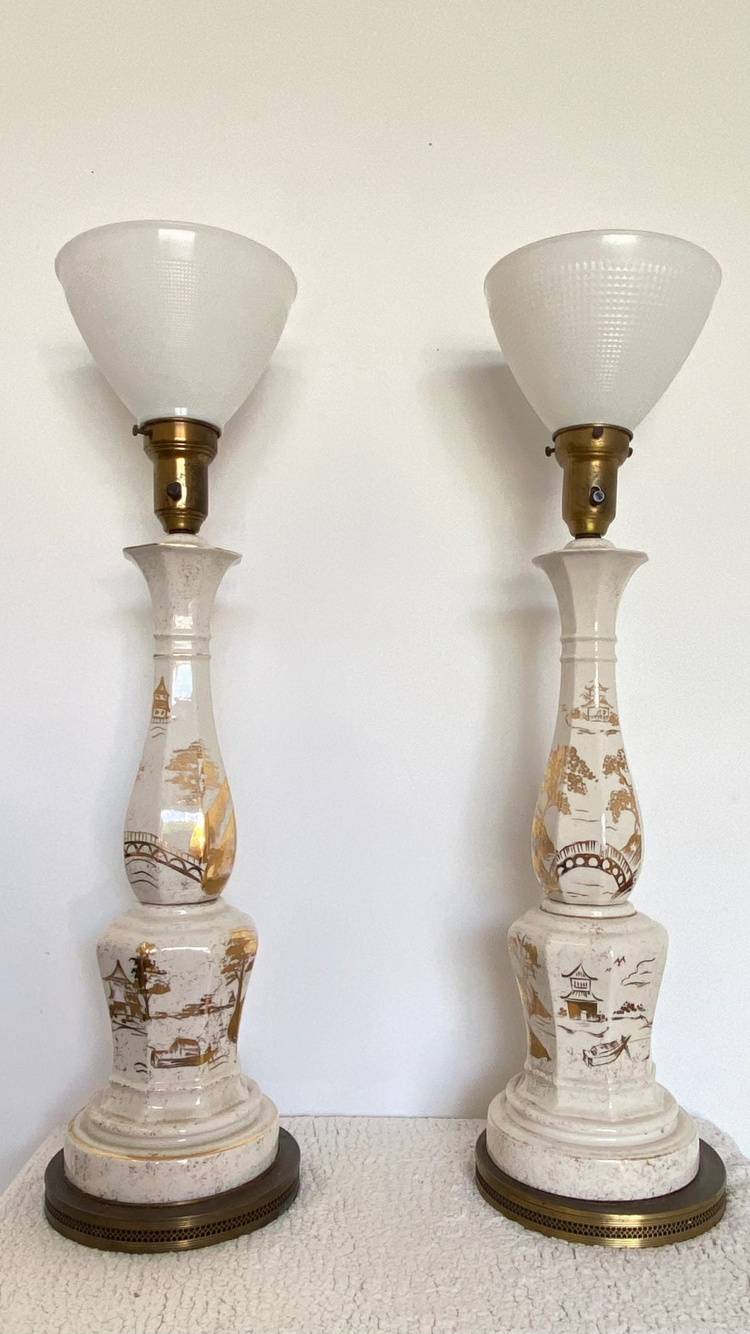 Vintage ceramic/ gold pair of lamps