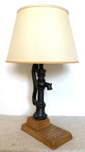 Load image into Gallery viewer, Vintage old facet lamp
