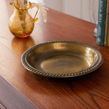 Load image into Gallery viewer, Metal Vintage Plate
