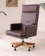 Load image into Gallery viewer, 1970’s Office Chair
