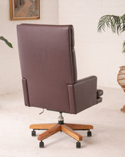 Load image into Gallery viewer, 1970’s Office Chair
