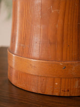 Load image into Gallery viewer, Country Rooster Lamp
