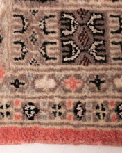 Load image into Gallery viewer, Gorgeous Vintage Rug
